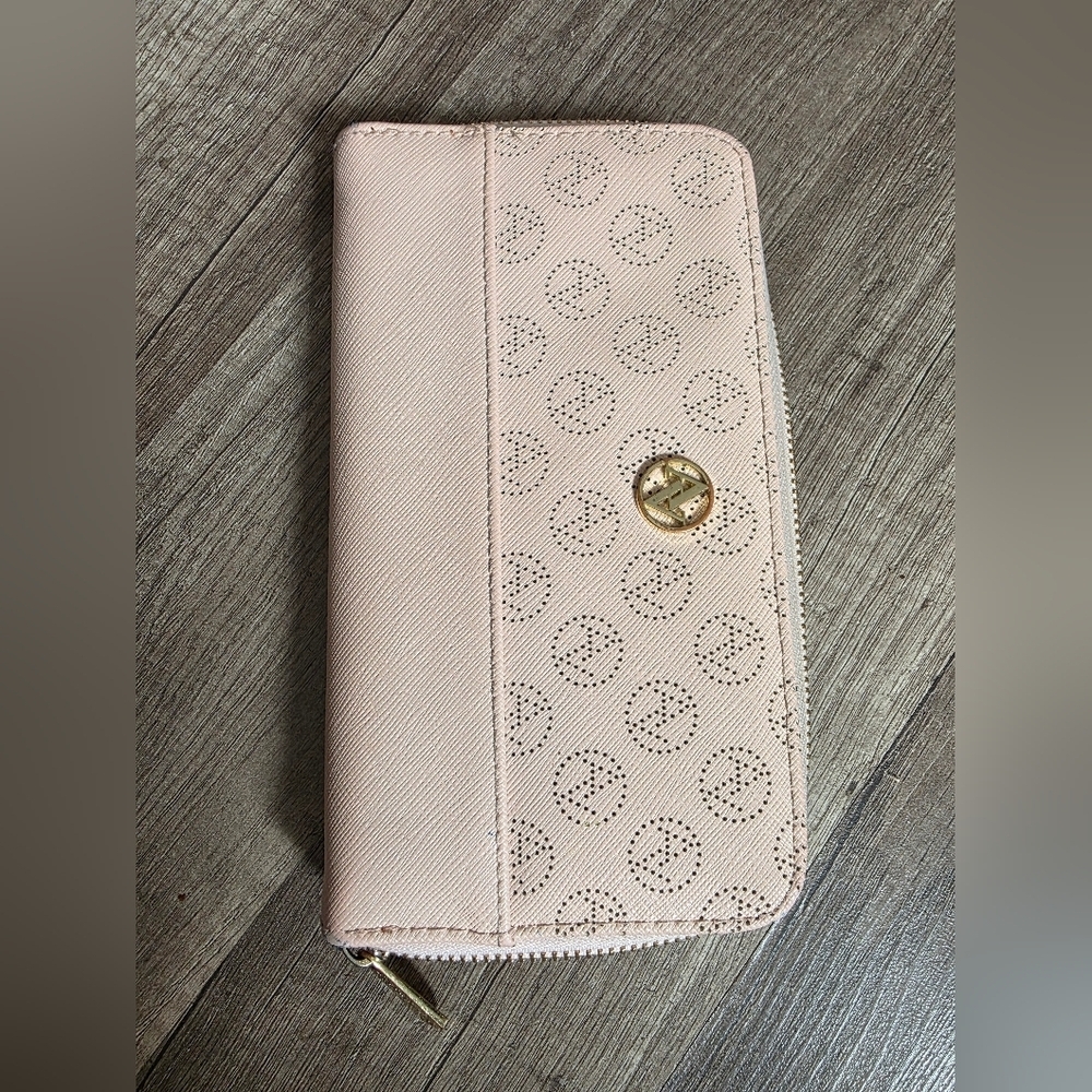 Adrienne Vittadini Pastel Pink Long Zip Wallet Embossed Floral Boho Classy Y2k